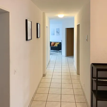 Bright With Balcony In Centre Apartment