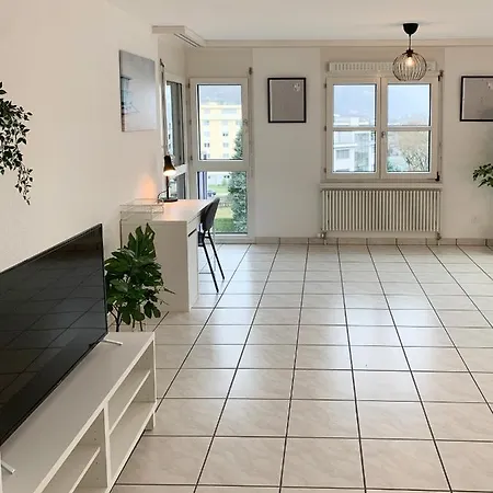 Bright With Balcony In Centre Apartamento Brig