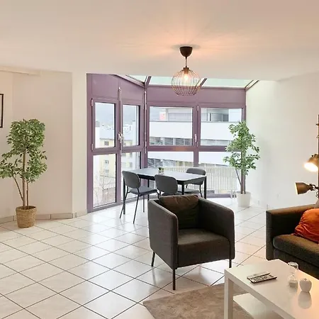 Bright With Balcony In Centre Apartamento