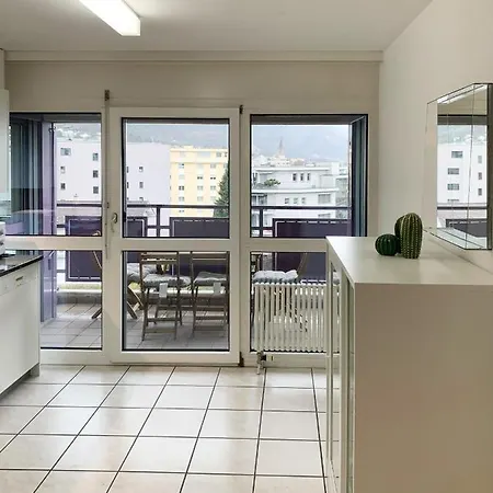 Bright With Balcony In Centre Apartamento Brig
